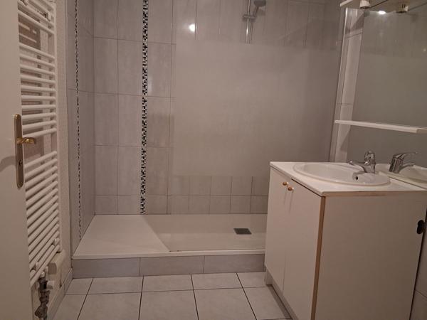 Appartement à vendre à Rennes, 3 p/2 chbres, rez-de chaussée, centre-ville/gares, 73m².