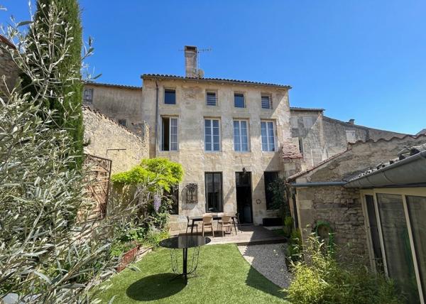 Nouveau prix - Élégante maison de ville de 6 chambres en centre-ville avec jardin Saint jean d angely
