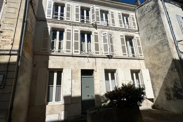 Nouveau prix - Élégante maison de ville de 6 chambres en centre-ville avec jardin Saint jean d angely