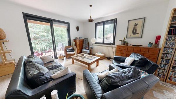 ***VISITE VIRTUELLE…GREASQUE…PROPRIETE DE 165M²…ENTIEREMENT RENOVEE…1300M² DE TERRAIN…POSSIBILITE AGRANDISSEMENT…5 MINUTES A PIED DU VILLAGE… GARAGE… PISCINE…PROCHE GARE TGV AIX ET AEROPORT MARIGNANE