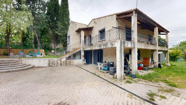 ***VISITE VIRTUELLE…GREASQUE…PROPRIETE DE 165M²…ENTIEREMENT RENOVEE…1300M² DE TERRAIN…POSSIBILITE AGRANDISSEMENT…5 MINUTES A PIED DU VILLAGE… GARAGE… PISCINE…PROCHE GARE TGV AIX ET AEROPORT MARIGNANE