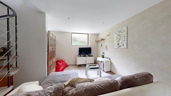 ***VISITE VIRTUELLE…GREASQUE…PROPRIETE DE 165M²…ENTIEREMENT RENOVEE…1300M² DE TERRAIN…POSSIBILITE AGRANDISSEMENT…5 MINUTES A PIED DU VILLAGE… GARAGE… PISCINE…PROCHE GARE TGV AIX ET AEROPORT MARIGNANE