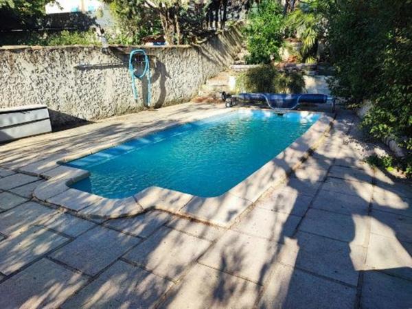 ***VISITE VIRTUELLE…GREASQUE…PROPRIETE DE 165M²…ENTIEREMENT RENOVEE…1300M² DE TERRAIN…POSSIBILITE AGRANDISSEMENT…5 MINUTES A PIED DU VILLAGE… GARAGE… PISCINE…PROCHE GARE TGV AIX ET AEROPORT MARIGNANE