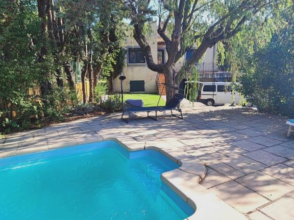 ***VISITE VIRTUELLE…GREASQUE…PROPRIETE DE 165M²…ENTIEREMENT RENOVEE…1300M² DE TERRAIN…POSSIBILITE AGRANDISSEMENT…5 MINUTES A PIED DU VILLAGE… GARAGE… PISCINE…PROCHE GARE TGV AIX ET AEROPORT MARIGNANE