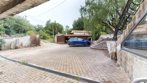 ***VISITE VIRTUELLE…GREASQUE…PROPRIETE DE 165M²…ENTIEREMENT RENOVEE…1300M² DE TERRAIN…POSSIBILITE AGRANDISSEMENT…5 MINUTES A PIED DU VILLAGE… GARAGE… PISCINE…PROCHE GARE TGV AIX ET AEROPORT MARIGNANE