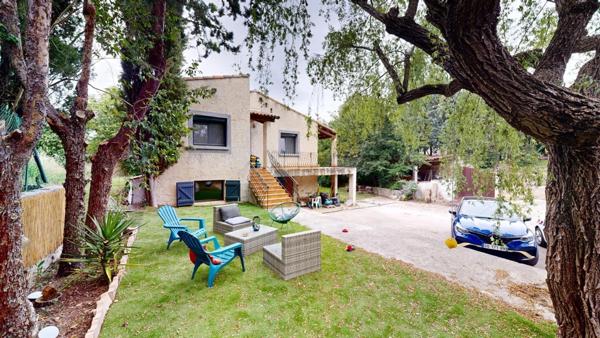 ***VISITE VIRTUELLE…GREASQUE…PROPRIETE DE 165M²…ENTIEREMENT RENOVEE…1300M² DE TERRAIN…POSSIBILITE AGRANDISSEMENT…5 MINUTES A PIED DU VILLAGE… GARAGE… PISCINE…PROCHE GARE TGV AIX ET AEROPORT MARIGNANE