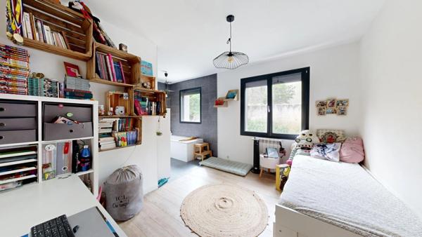 ***VISITE VIRTUELLE…GREASQUE…PROPRIETE DE 165M²…ENTIEREMENT RENOVEE…1300M² DE TERRAIN…POSSIBILITE AGRANDISSEMENT…5 MINUTES A PIED DU VILLAGE… GARAGE… PISCINE…PROCHE GARE TGV AIX ET AEROPORT MARIGNANE