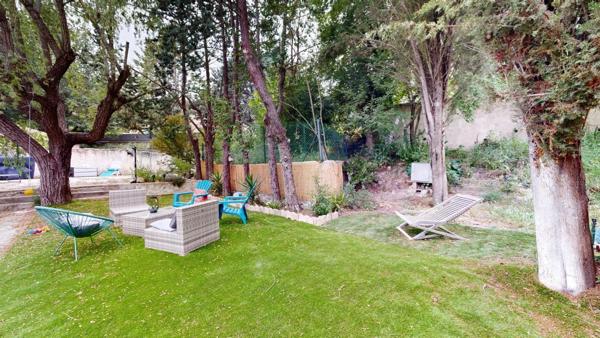 ***VISITE VIRTUELLE…GREASQUE…PROPRIETE DE 165M²…ENTIEREMENT RENOVEE…1300M² DE TERRAIN…POSSIBILITE AGRANDISSEMENT…5 MINUTES A PIED DU VILLAGE… GARAGE… PISCINE…PROCHE GARE TGV AIX ET AEROPORT MARIGNANE