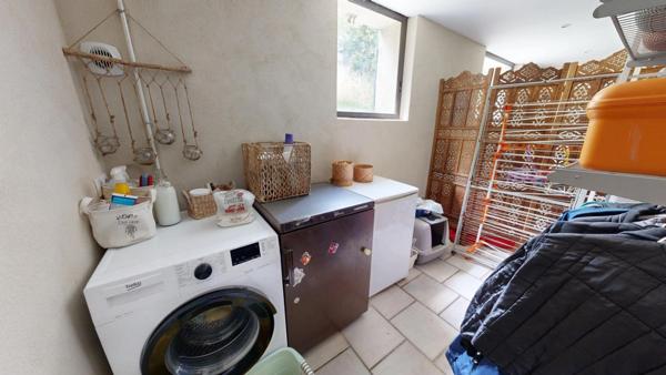 ***VISITE VIRTUELLE…GREASQUE…PROPRIETE DE 165M²…ENTIEREMENT RENOVEE…1300M² DE TERRAIN…POSSIBILITE AGRANDISSEMENT…5 MINUTES A PIED DU VILLAGE… GARAGE… PISCINE…PROCHE GARE TGV AIX ET AEROPORT MARIGNANE