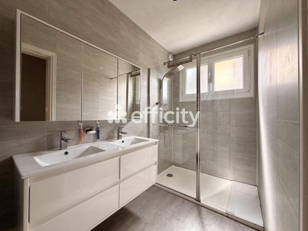 Maison
         8 pièces
        - 185 m² Exclusivité 379 000 € *