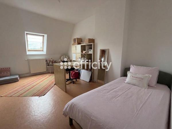 Maison
         8 pièces
        - 185 m² Exclusivité 379 000 € *