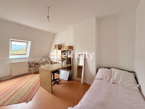 Maison
         8 pièces
        - 185 m² Exclusivité 379 000 € *