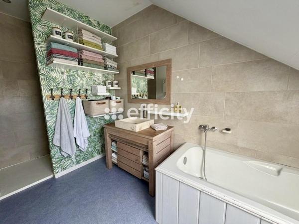 Maison
         8 pièces
        - 185 m² Exclusivité 379 000 € *