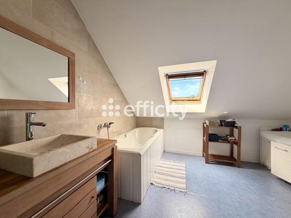 Maison
         8 pièces
        - 185 m² Exclusivité 379 000 € *