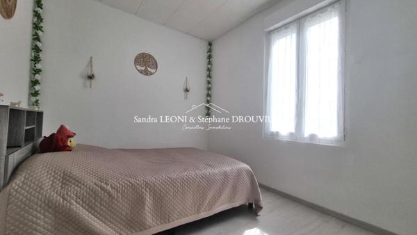 PROCHE JOUY - CHARTRES - RAVISSANTE MAISON de 100 m², 5 PIECES