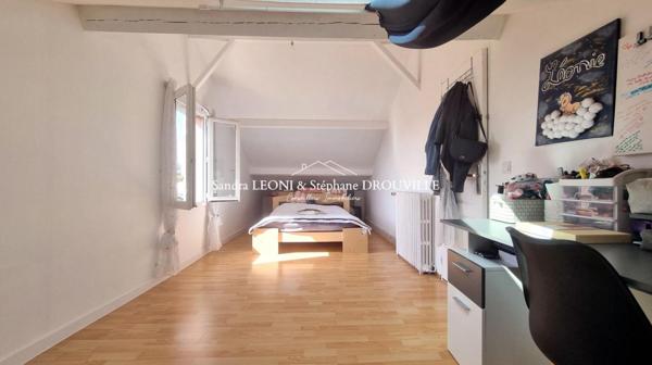 PROCHE JOUY - CHARTRES - RAVISSANTE MAISON de 100 m², 5 PIECES