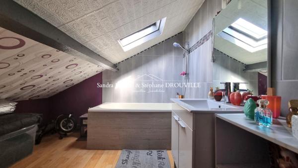 PROCHE JOUY - CHARTRES - RAVISSANTE MAISON de 100 m², 5 PIECES