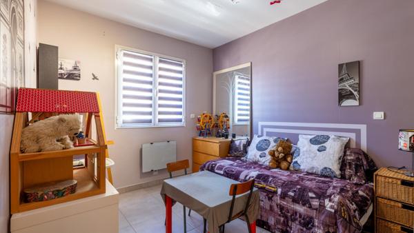 Sur les hauteurs de Vidauban, une maison baignée de lumière au cœur de la nature