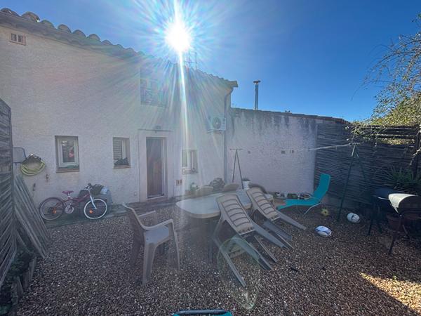 Proche CARCASSONNE, Maison de charme avec extérieur