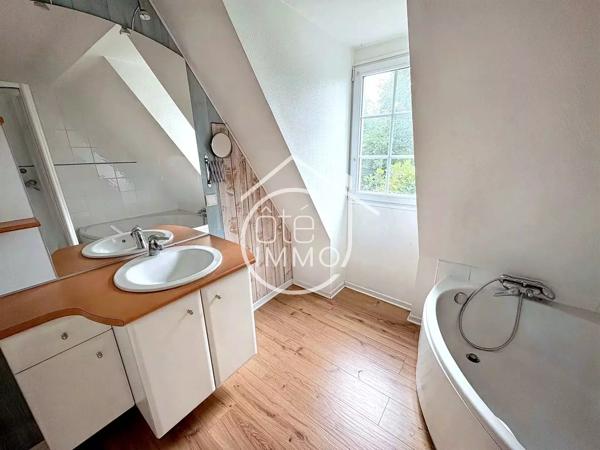 PRIGONRIEUX : Belle périgourdine rénovée 6 pièces de 210m² avec jardin