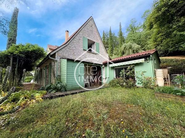PRIGONRIEUX : Belle périgourdine rénovée 6 pièces de 210m² avec jardin