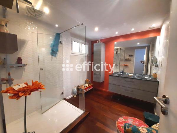 Maison
         4 pièces
        - 115 m² 466 200 € *