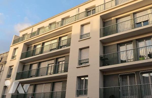 Prox. centre-ville, APPARTEMENT T4 de 81,61m2, sis au 4ème et dernier étage, avec ascenseur, co...