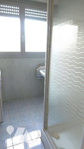 Prox. centre-ville, APPARTEMENT T4 de 81,61m2, sis au 4ème et dernier étage, avec ascenseur, co...