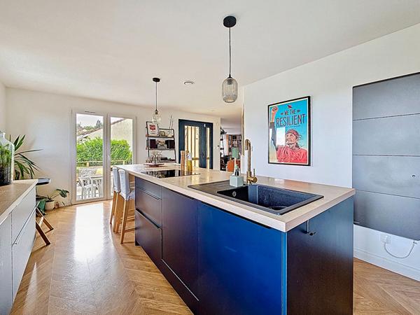 Maison indépendante _ pièce de vie spacieuse _ garage _ grand sous-sol_ terrasses _ jardin