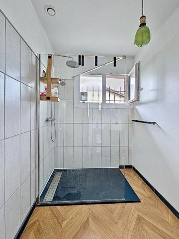 Maison indépendante _ pièce de vie spacieuse _ garage _ grand sous-sol_ terrasses _ jardin