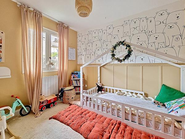 Maison indépendante _ pièce de vie spacieuse _ garage _ grand sous-sol_ terrasses _ jardin