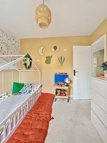 Maison indépendante _ pièce de vie spacieuse _ garage _ grand sous-sol_ terrasses _ jardin