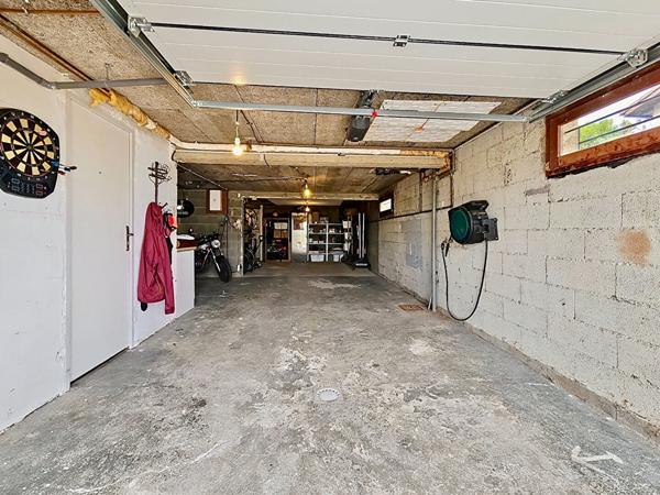 Maison indépendante _ pièce de vie spacieuse _ garage _ grand sous-sol_ terrasses _ jardin