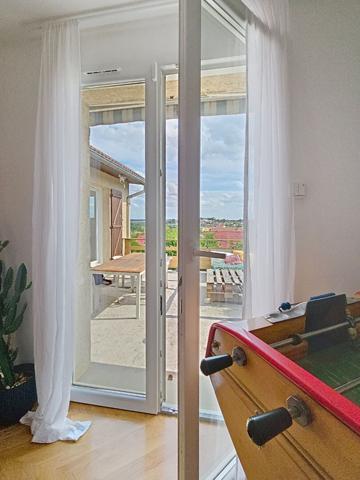 Maison indépendante _ pièce de vie spacieuse _ garage _ grand sous-sol_ terrasses _ jardin