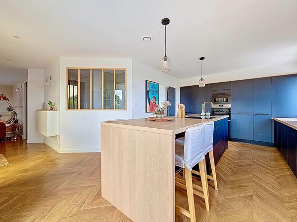 Maison indépendante _ pièce de vie spacieuse _ garage _ grand sous-sol_ terrasses _ jardin