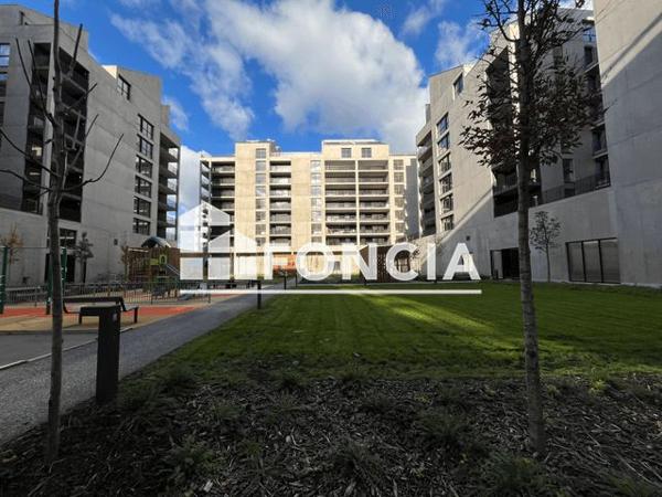 Location Appartement 2 pièces 51.4 m² - 194 / 196 RUE DES QUEYRIES Bordeaux 33100