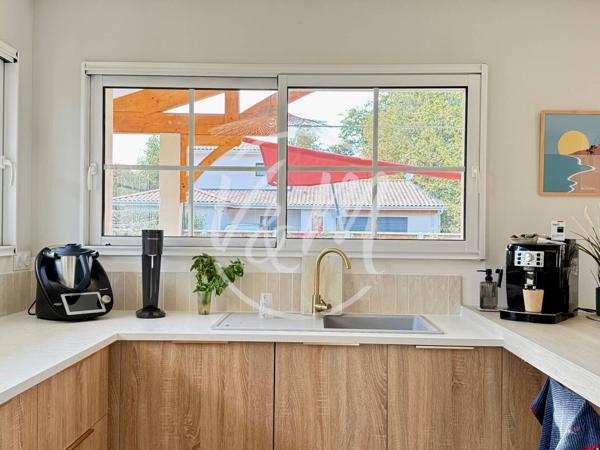 Maison à vendre à Lacanau- Neuve de plain-pied avec piscine et prestations modernes dans quartier résidentiel recherché de Lacanau Ville, proche lac et commodités LACANAU