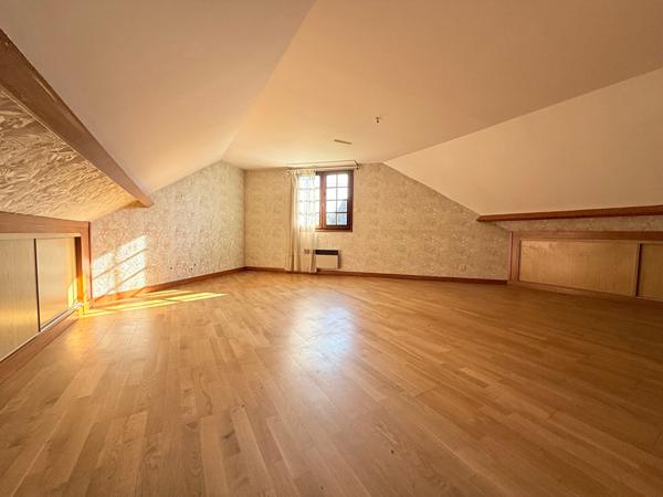 MAISON 7 PIECES MAY SUR ORNE