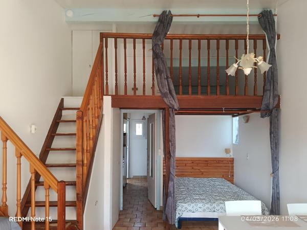 Studio proche centre ville, situé dans une petite copropriété au calme.