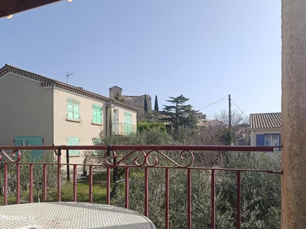 Studio proche centre ville, situé dans une petite copropriété au calme.