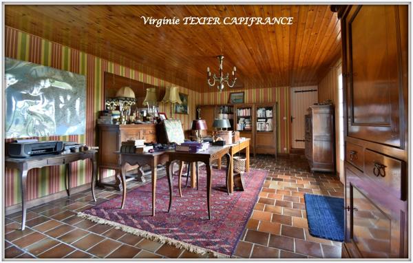 Dpt Charente Maritime (17), à vendre entre SAINT JEAN D'ANGELY et SAINTES maison de caractère P8 sur 3800m² de jardin clos