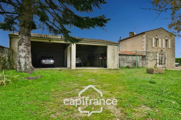 Dpt Charente Maritime (17), à vendre entre SAINT JEAN D'ANGELY et SAINTES maison de caractère P8 sur 3800m² de jardin clos