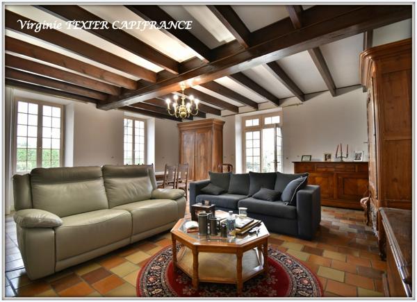 Dpt Charente Maritime (17), à vendre entre SAINT JEAN D'ANGELY et SAINTES maison de caractère P8 sur 3800m² de jardin clos