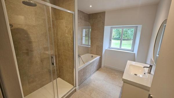 Houdan et N12 proche / Maison rénovée 210 m2 / 5 chambres + dépendances