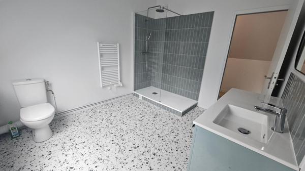 Houdan et N12 proche / Maison rénovée 210 m2 / 5 chambres + dépendances
