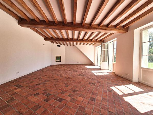 Houdan et N12 proche / Maison rénovée 210 m2 / 5 chambres + dépendances