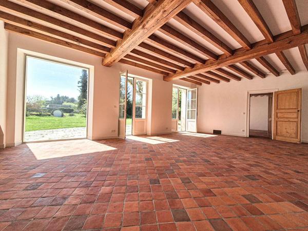 Houdan et N12 proche / Maison rénovée 210 m2 / 5 chambres + dépendances