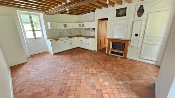 Houdan et N12 proche / Maison rénovée 210 m2 / 5 chambres + dépendances