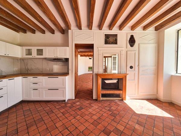 Houdan et N12 proche / Maison rénovée 210 m2 / 5 chambres + dépendances