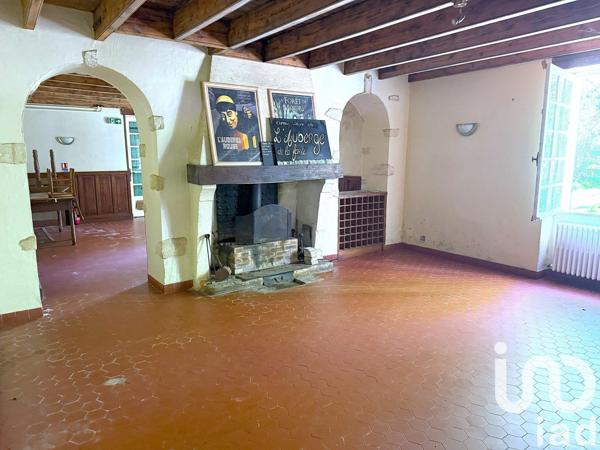 Maison 13 pièces de 390 m² à Mervent (85200)